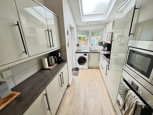 Kitchen- click for photo gallery